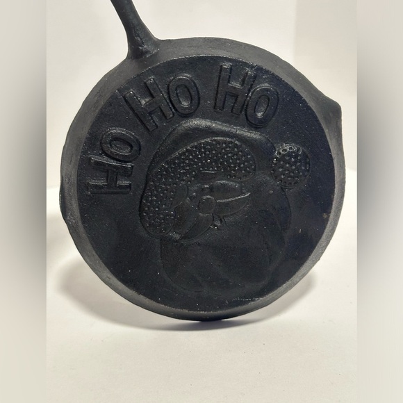 Santa Cast Iron Skillet - Picture 3 of 5